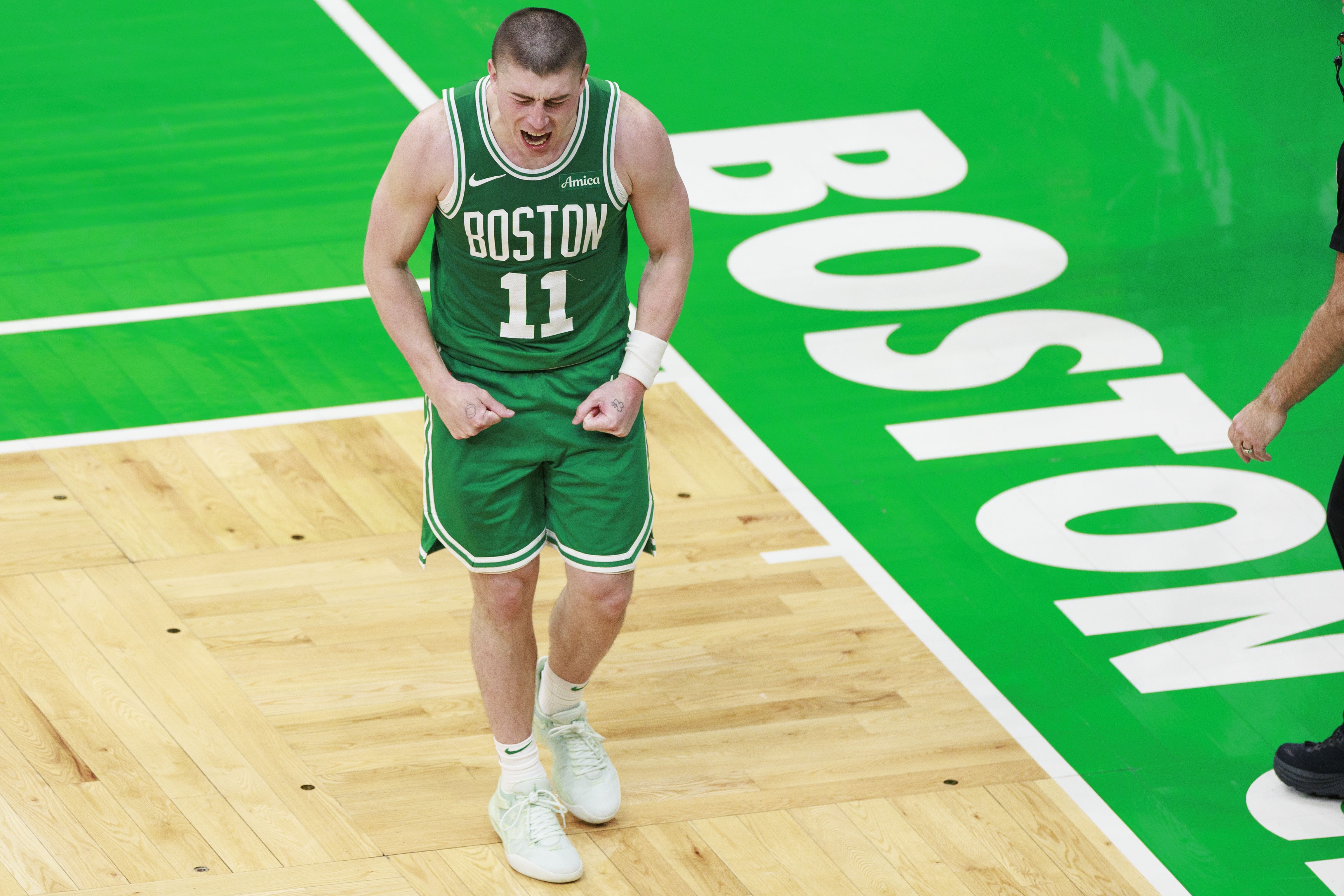 IM电竞亚洲首选-美记:如果普理查德留队新赛季他将打首发 A-西蒙斯担任替补