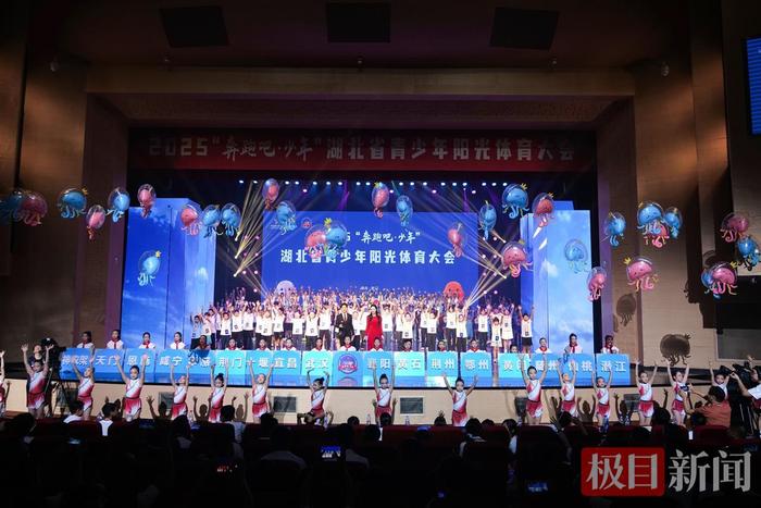 IM电竞真人游戏-700人奔向这里，阳光体育“趴”嗨翻天