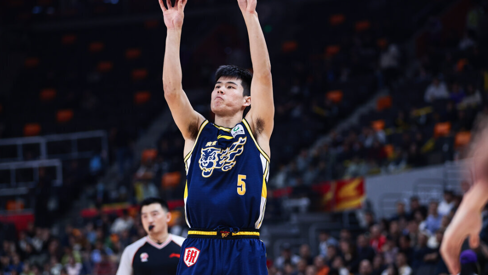 IM电竞在线体育-看了焦泊乔被杜锋挥拳臭骂的惨状，才知道，家政为什么一直是替补